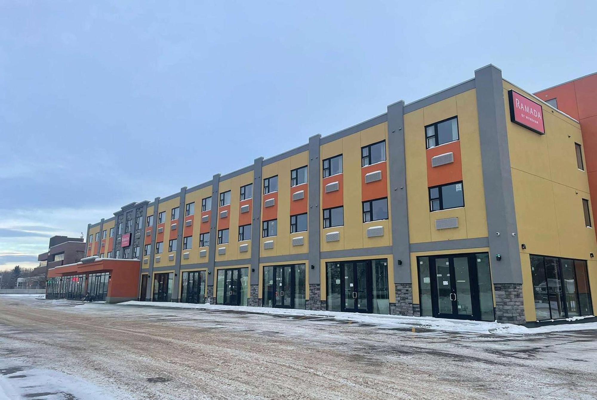 Ramada By Wyndham West Edmonton Hotel & Suites Экстерьер фото