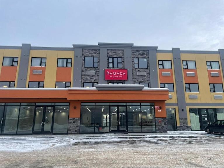 Ramada By Wyndham West Edmonton Hotel & Suites Экстерьер фото