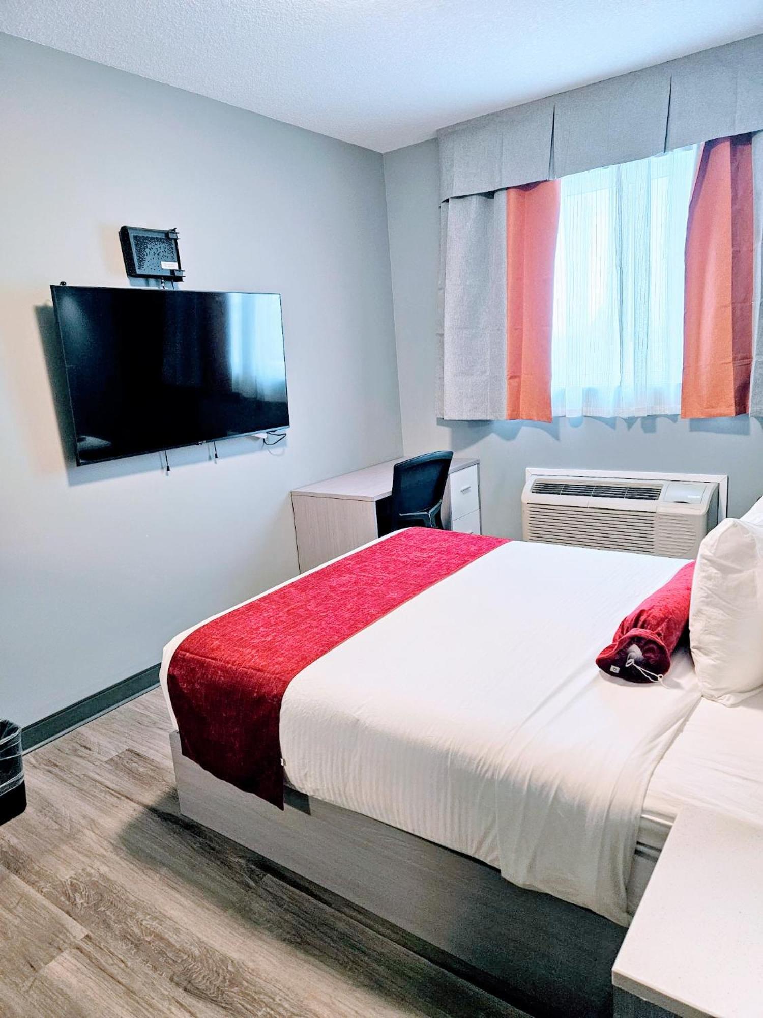 Ramada By Wyndham West Edmonton Hotel & Suites Экстерьер фото