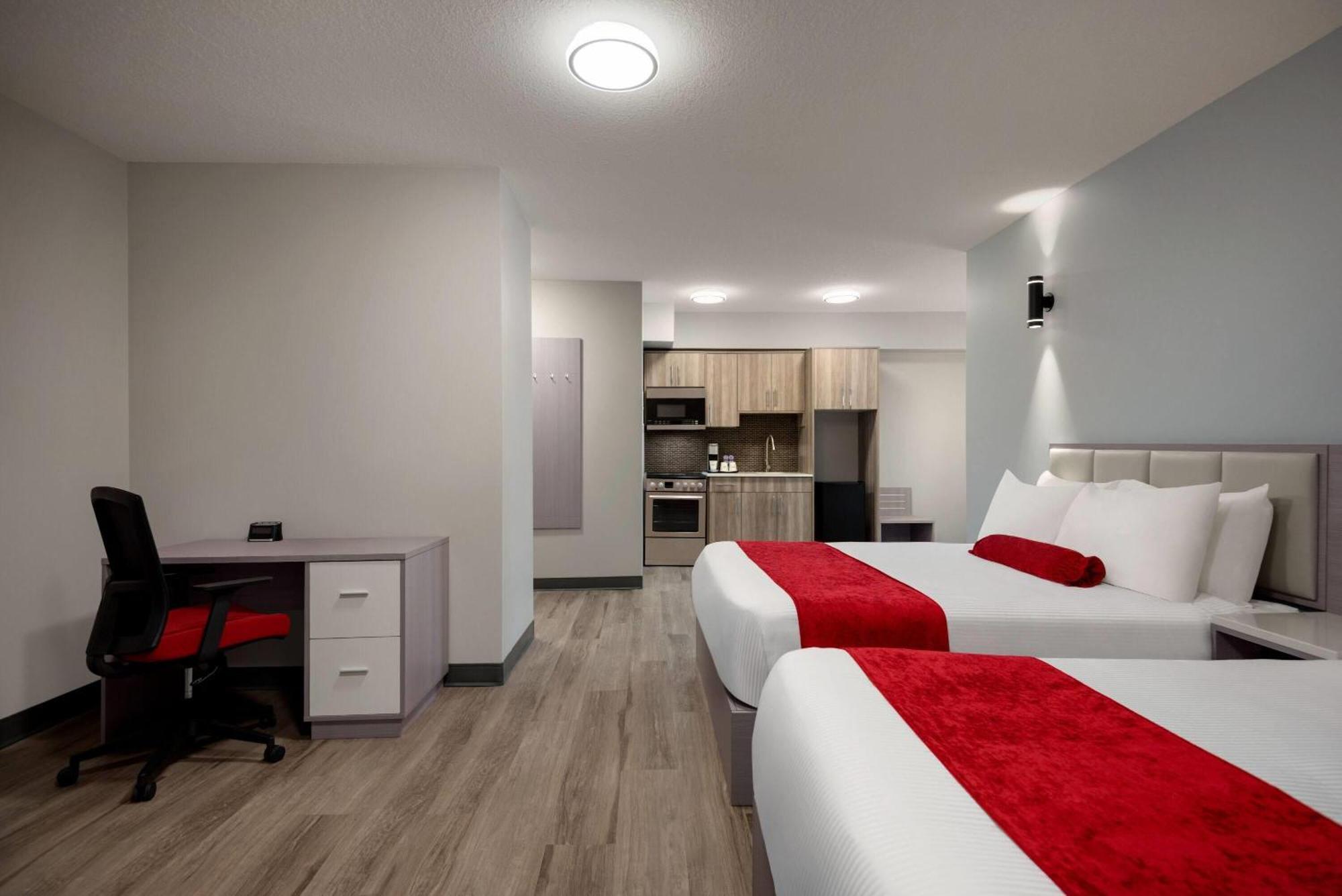 Ramada By Wyndham West Edmonton Hotel & Suites Экстерьер фото