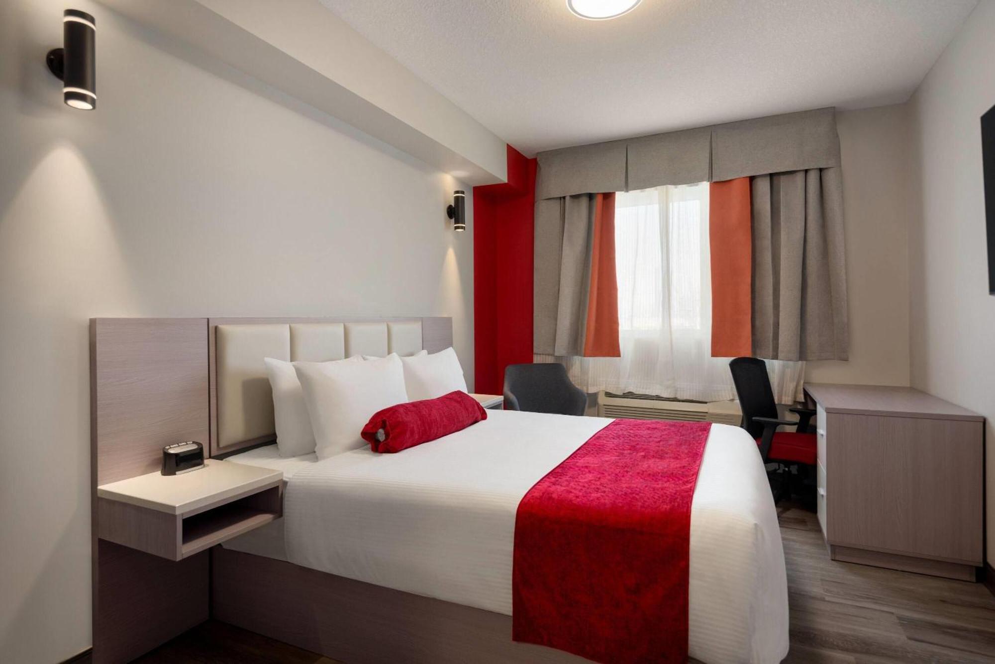 Ramada By Wyndham West Edmonton Hotel & Suites Экстерьер фото