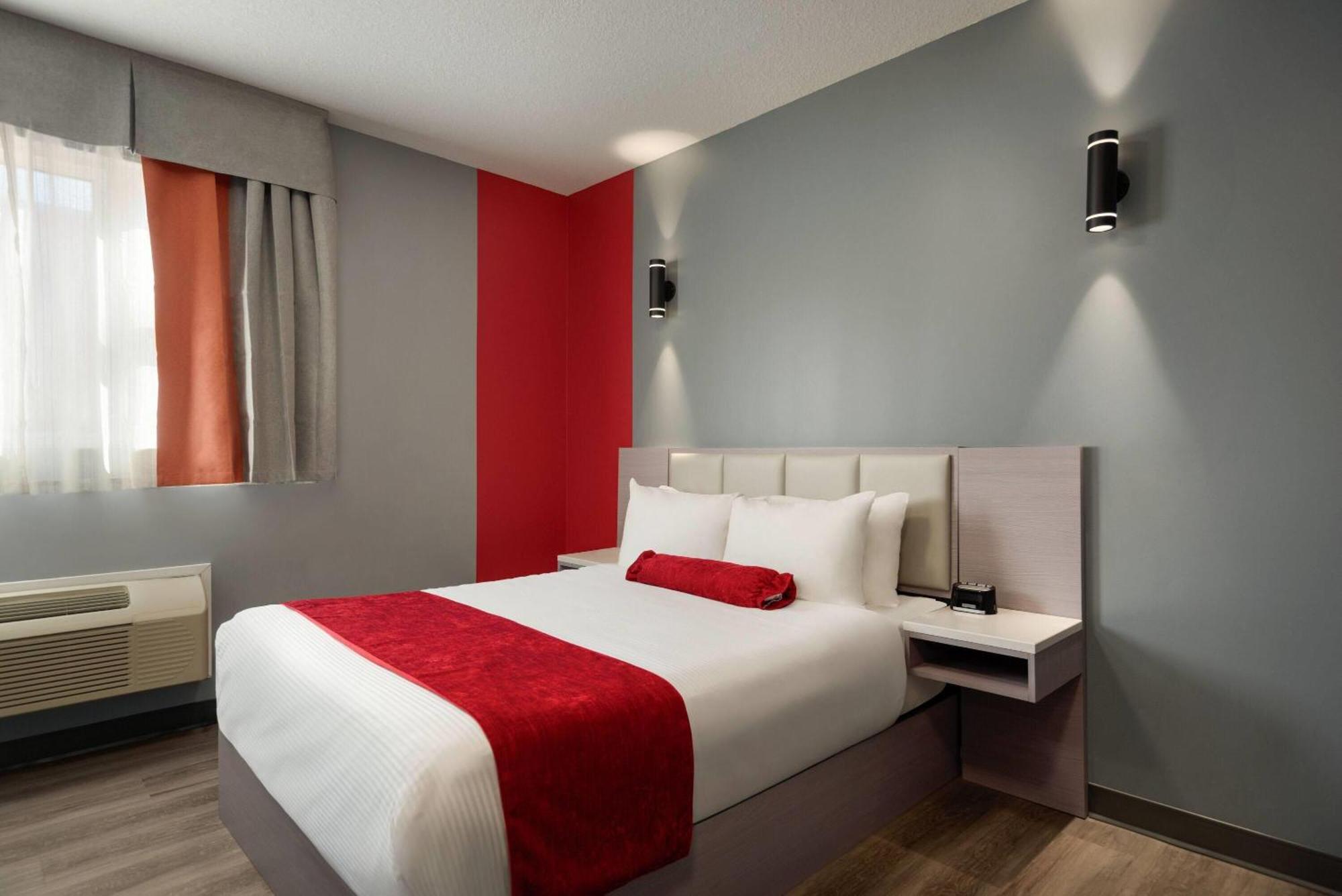Ramada By Wyndham West Edmonton Hotel & Suites Экстерьер фото