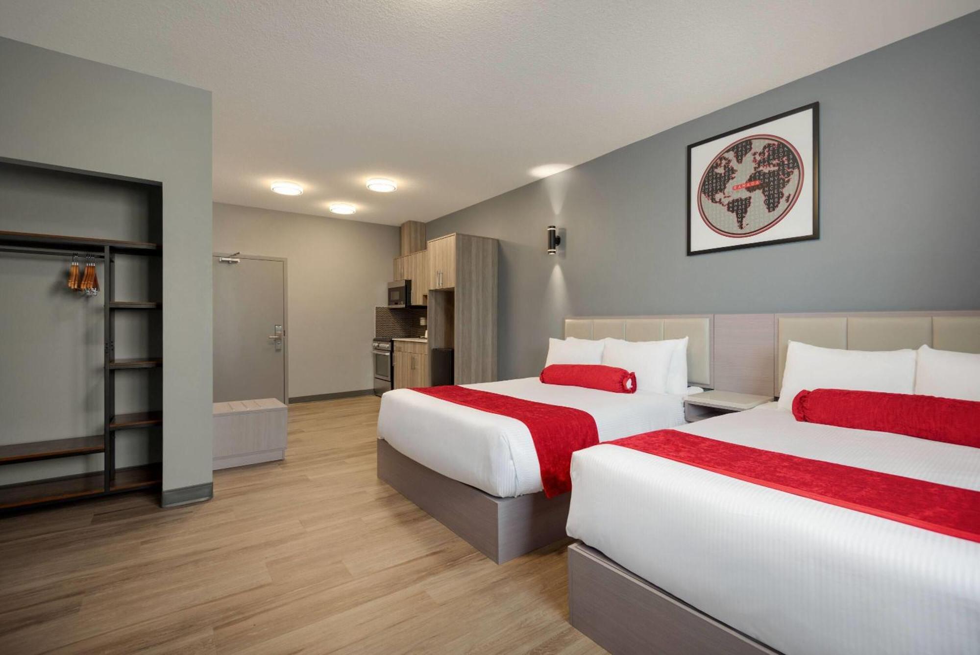 Ramada By Wyndham West Edmonton Hotel & Suites Экстерьер фото