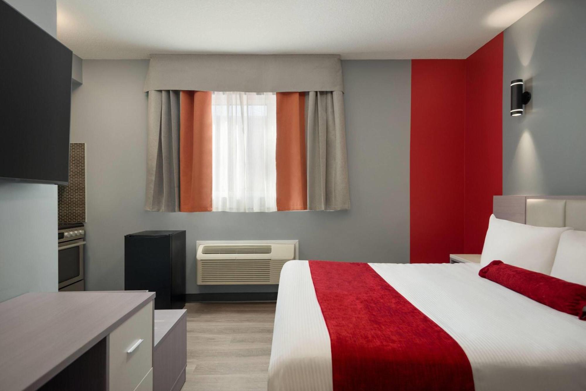 Ramada By Wyndham West Edmonton Hotel & Suites Экстерьер фото