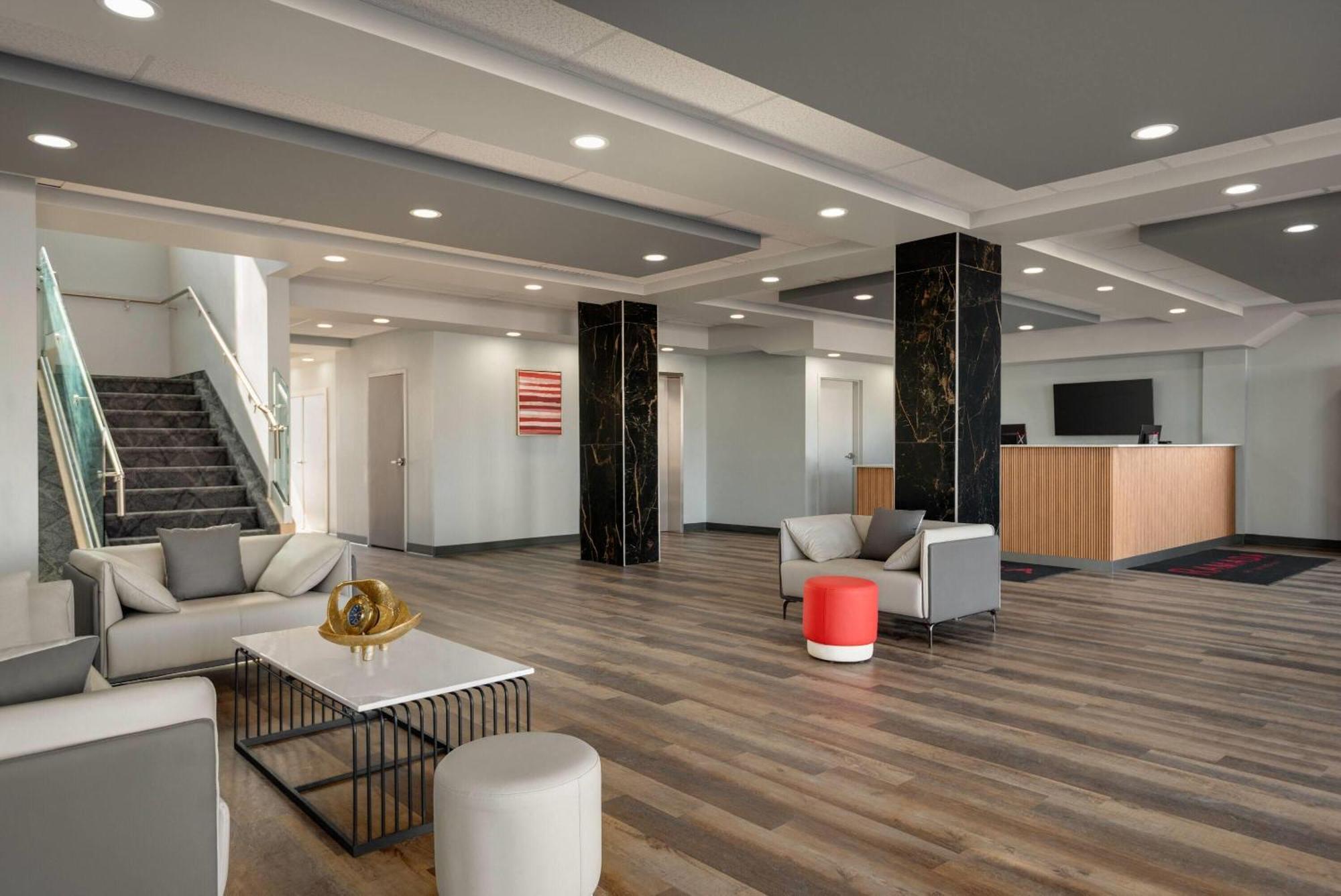 Ramada By Wyndham West Edmonton Hotel & Suites Экстерьер фото