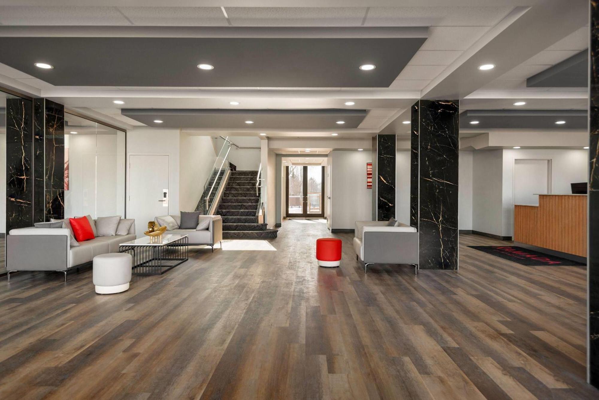 Ramada By Wyndham West Edmonton Hotel & Suites Экстерьер фото