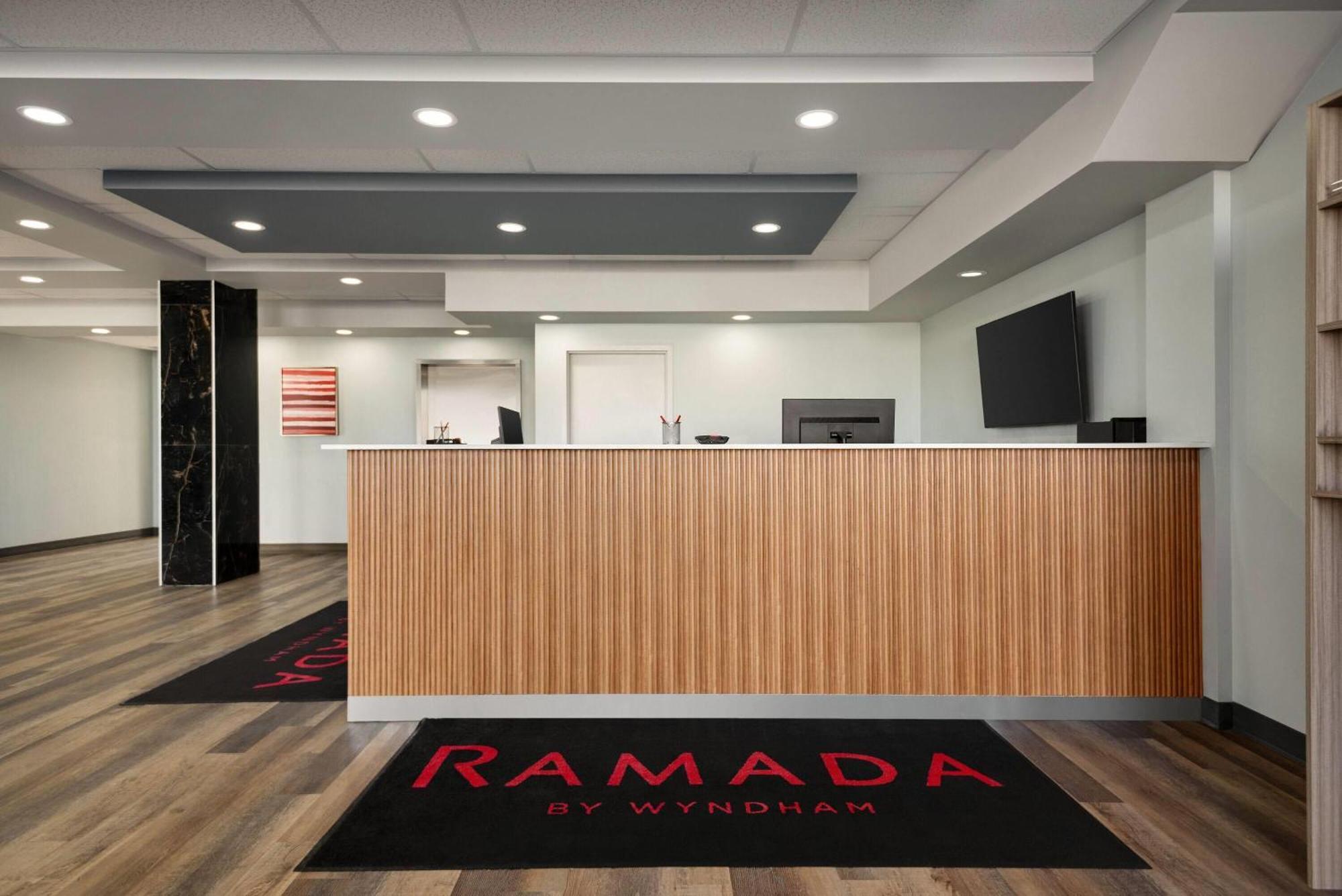 Ramada By Wyndham West Edmonton Hotel & Suites Экстерьер фото
